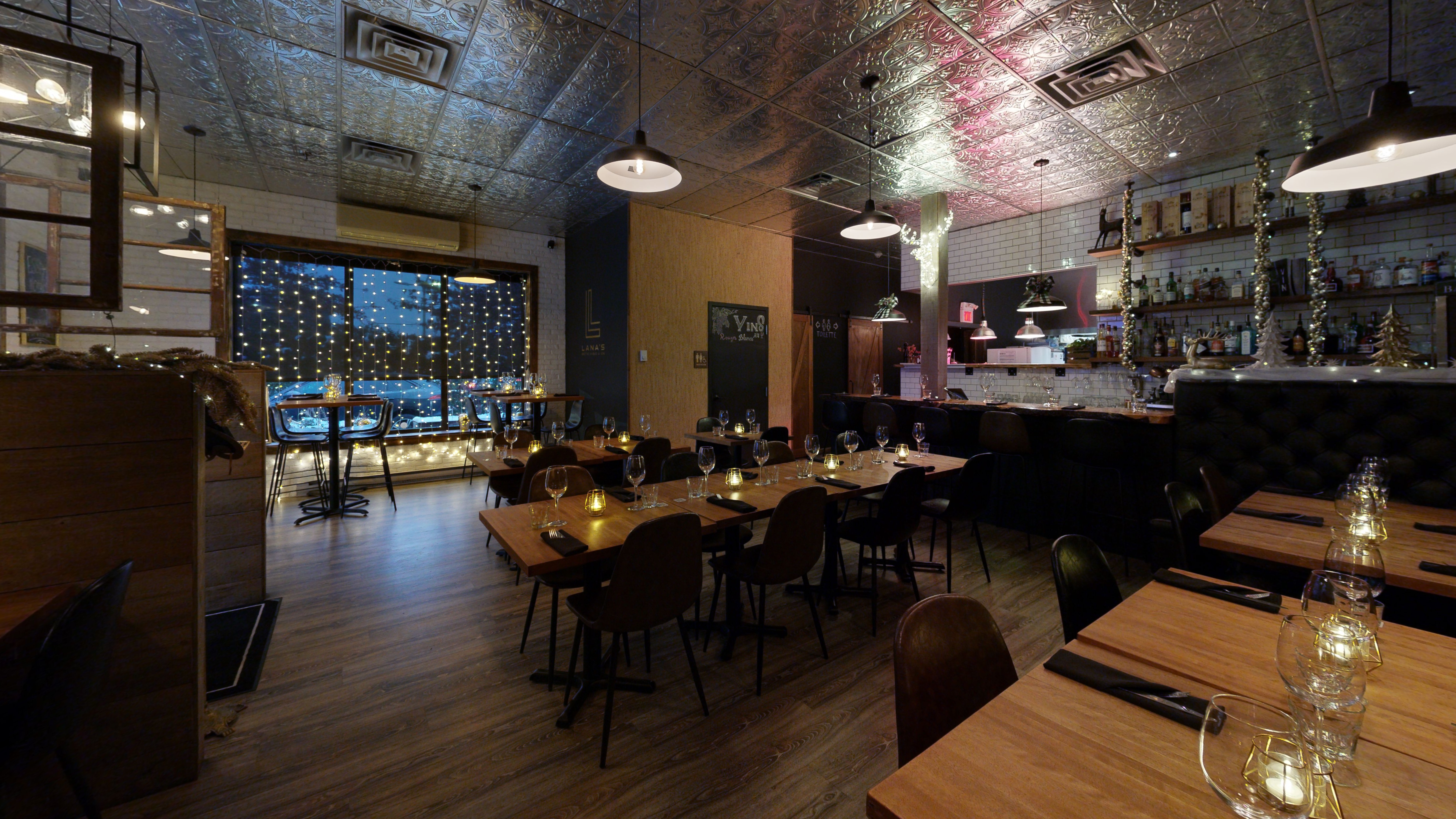 Lanas Bistro ET Bar a Vin